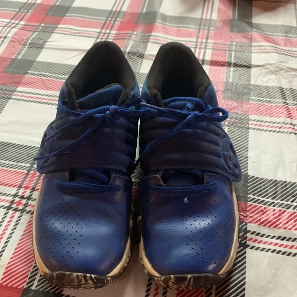 💧 Under Armor Zone BB Basketball Shoes 💧 - Picture 3 of 4